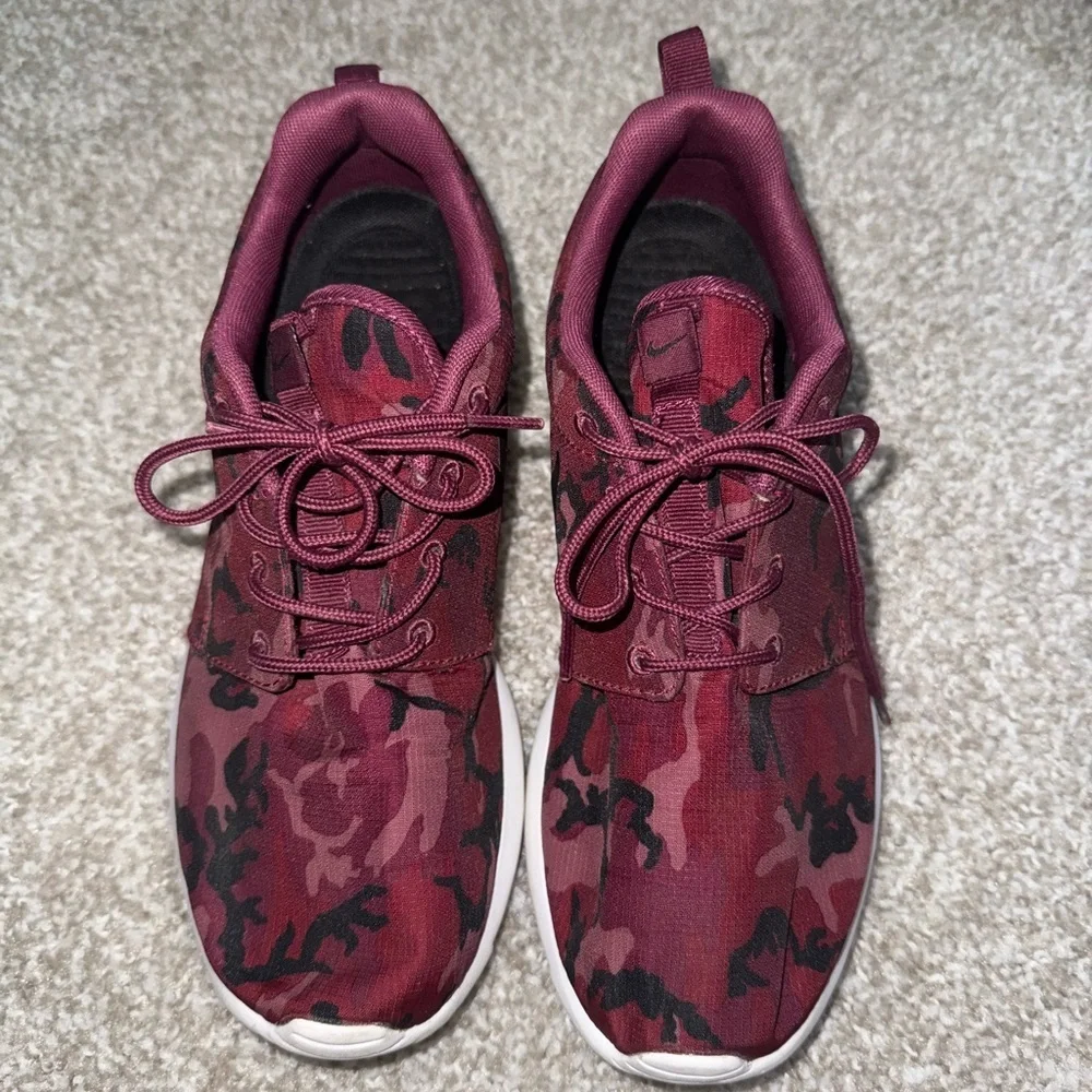 nike rosherun print red camo